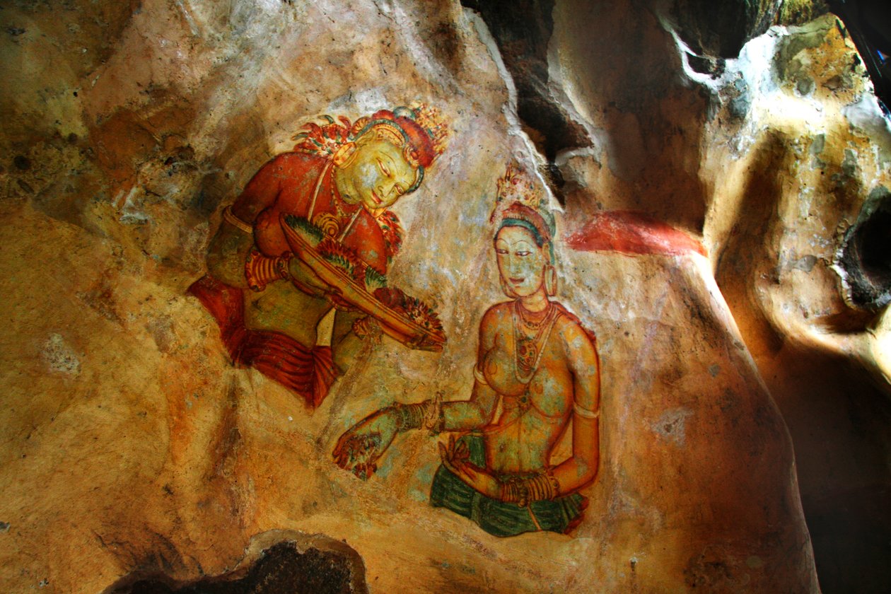 Fresques sur le mur du rocher de Sigiriya, dans le district de Matale au Sri Lanka. Ce monticule de lave de 370 mètres de haut d