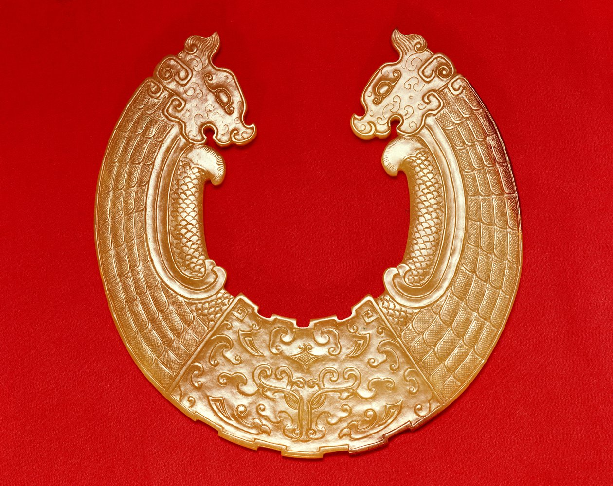 Plaque avec deux dragons et un masque Tao-tie (jade) - Chinese School