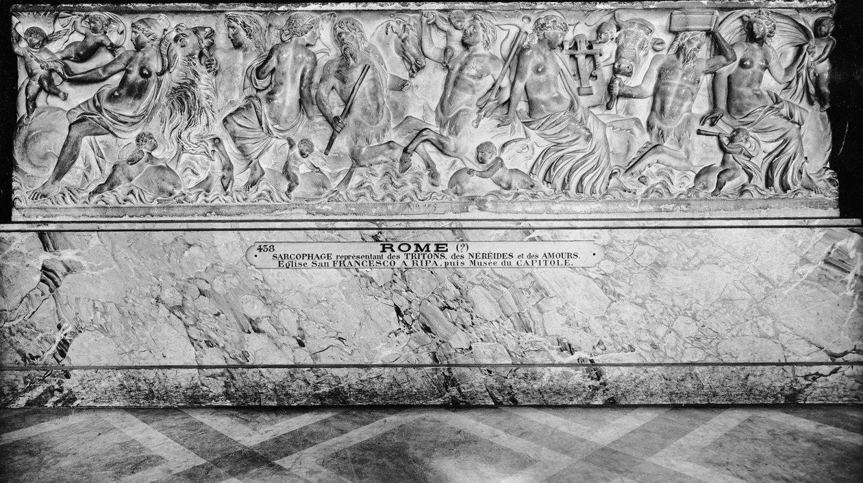 Sarcophage montrant des Tritons, Néréides et Amours (marbre) - Roman