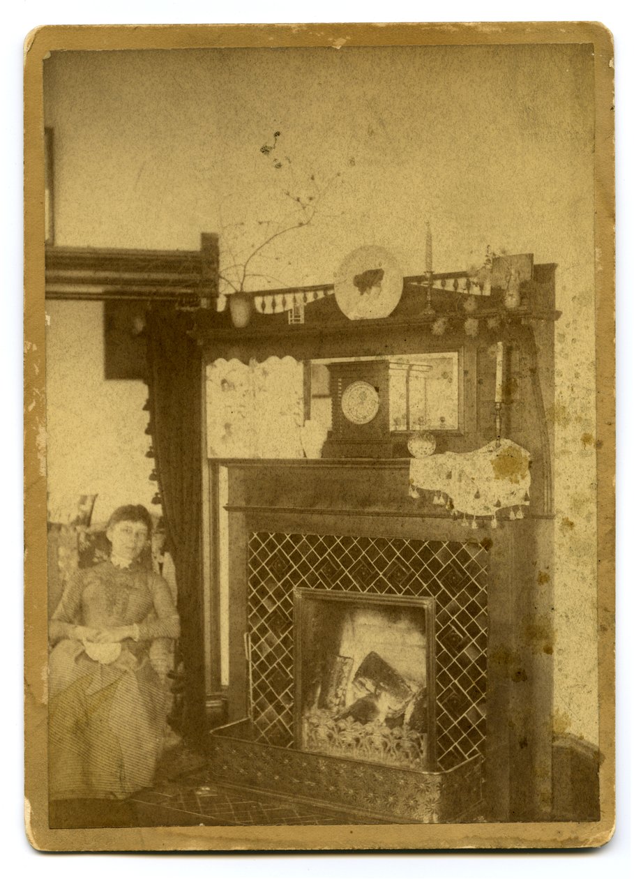 Femme assise près d