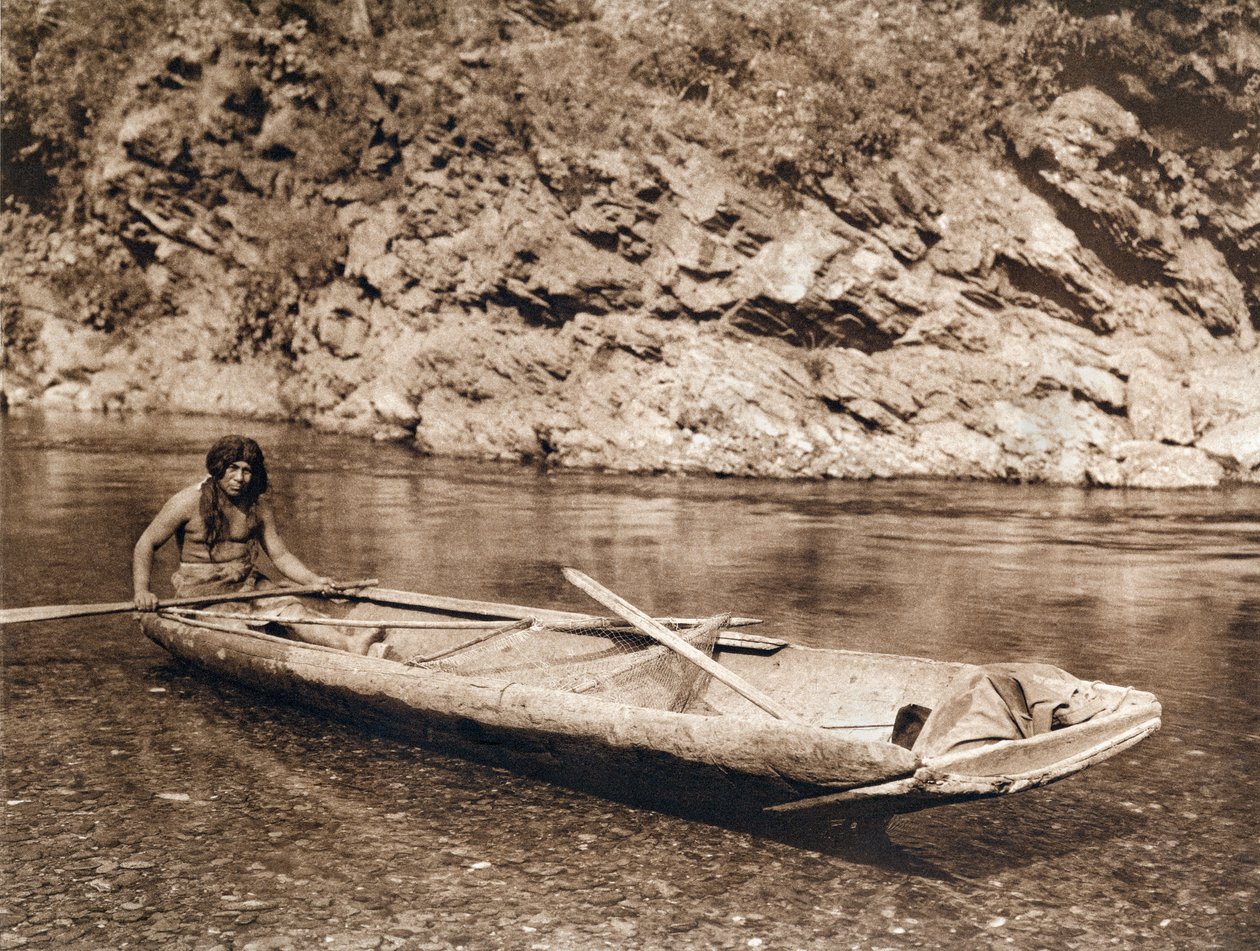 Un Yurok dans son canoë creusé - Unknown