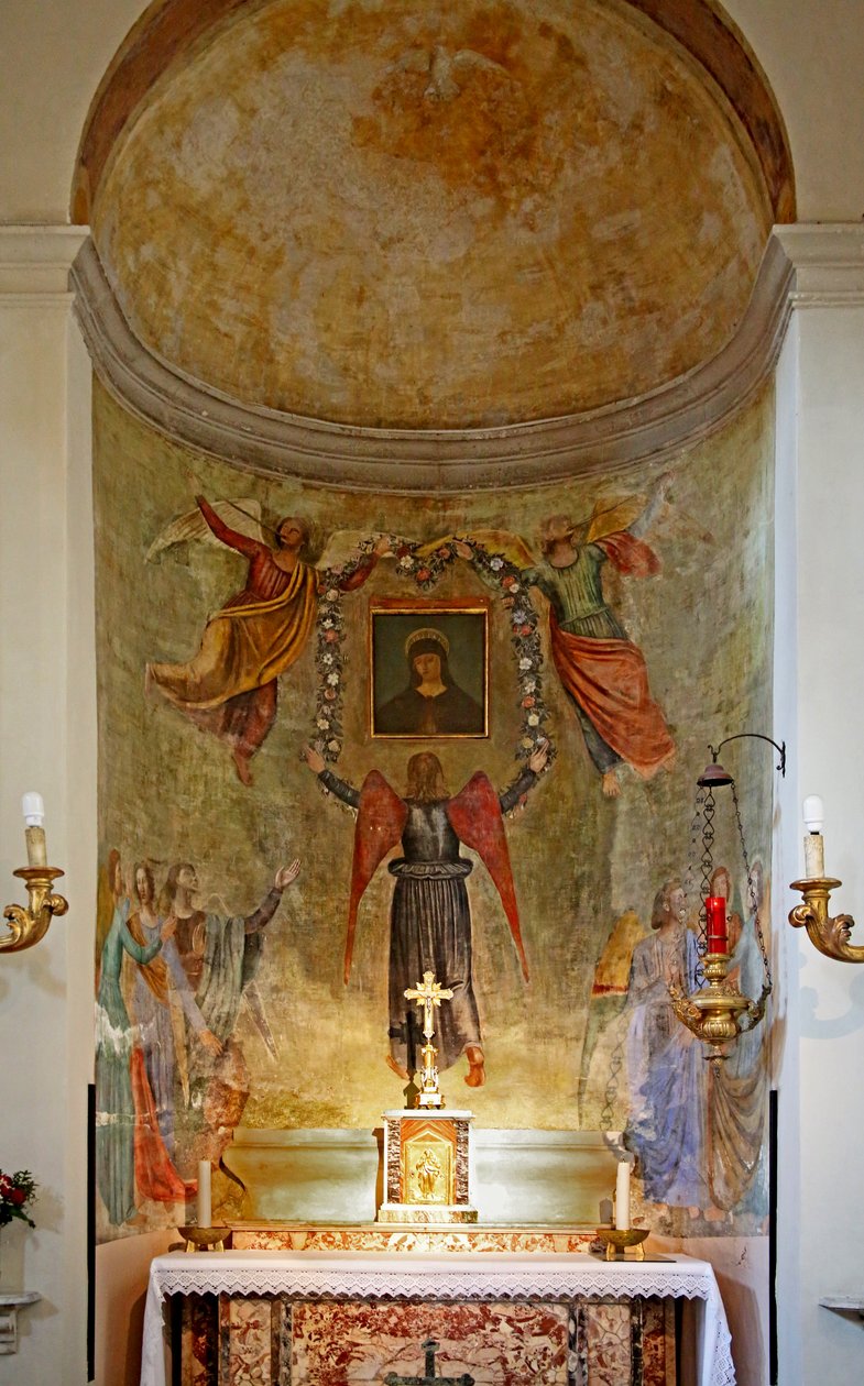Autel avec peinture de la Vierge Marie entourée d