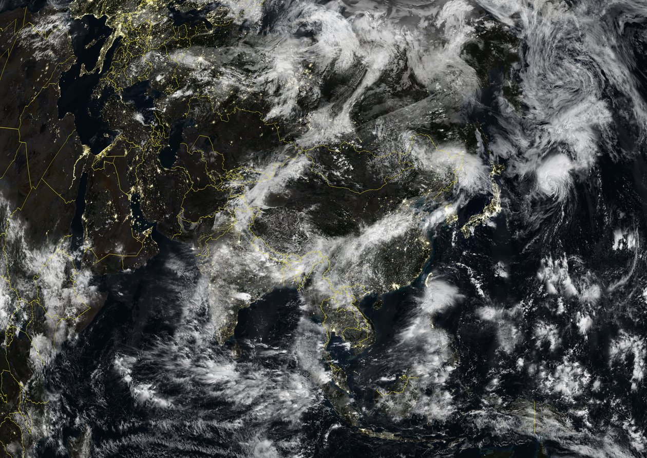 Asie la nuit avec frontières des pays et couverture nuageuse, image satellite en vraies couleurs - Unknown