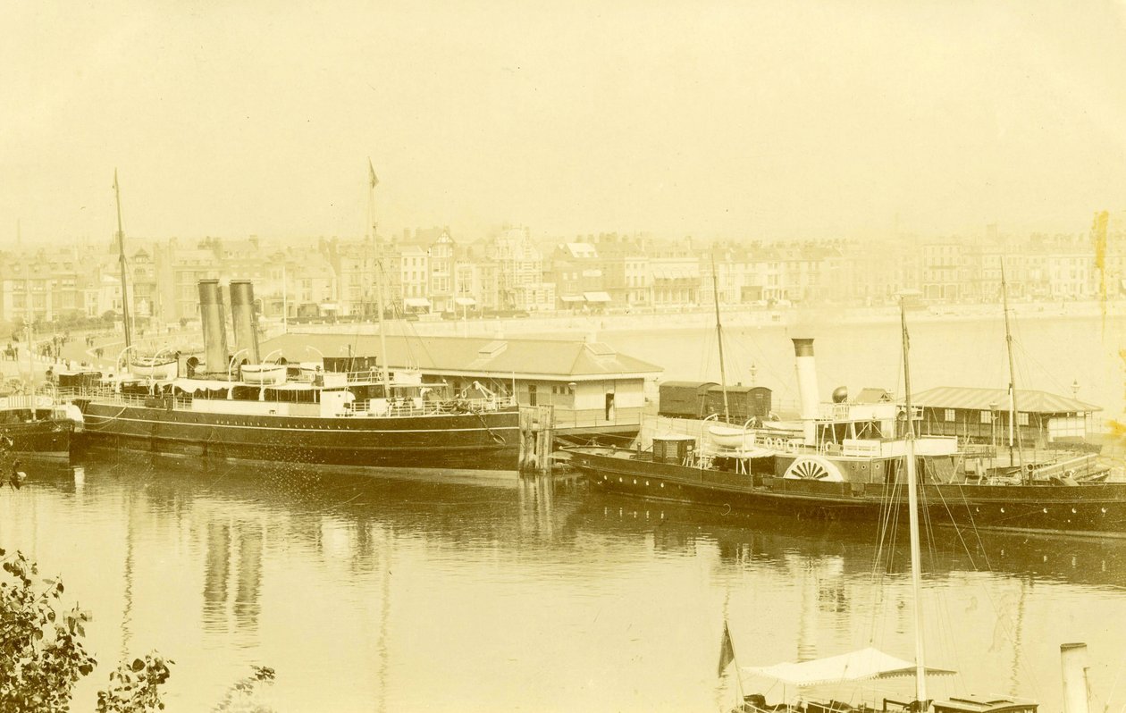 Vue des navires à vapeur dans le port de Weymouth, c.1903 - Unknown