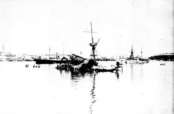 USS Maine dans le port de La Havane, 15 février 1898 - American Photographer