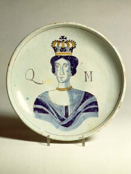 Portrait de la reine Mary en faïence de Lambeth - English School