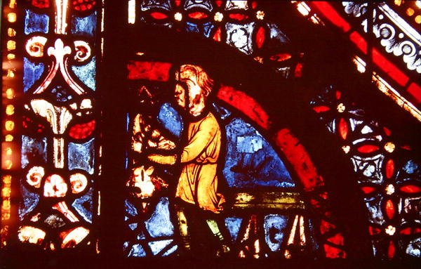 Un boucher, détail du coin inférieur gauche de la fenêtre des Miracles de la Vierge dans le bas-côté sud de la nef, 1205-15 - French School