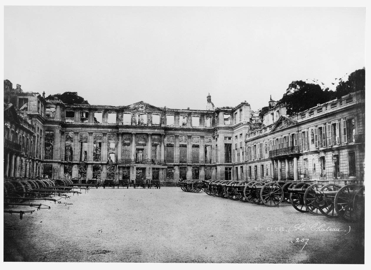 Canons dans la Cour du Château de Saint-Cloud, 1870-1881 - Adolphe Giraudon