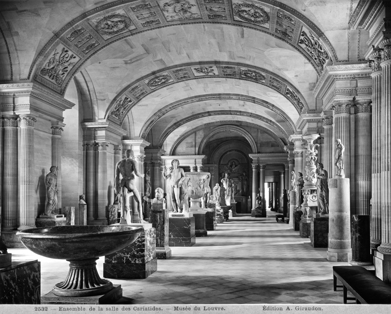 Vue de la salle des Caryatides au musée du Louvre, c.1900-04 - Adolphe Giraudon