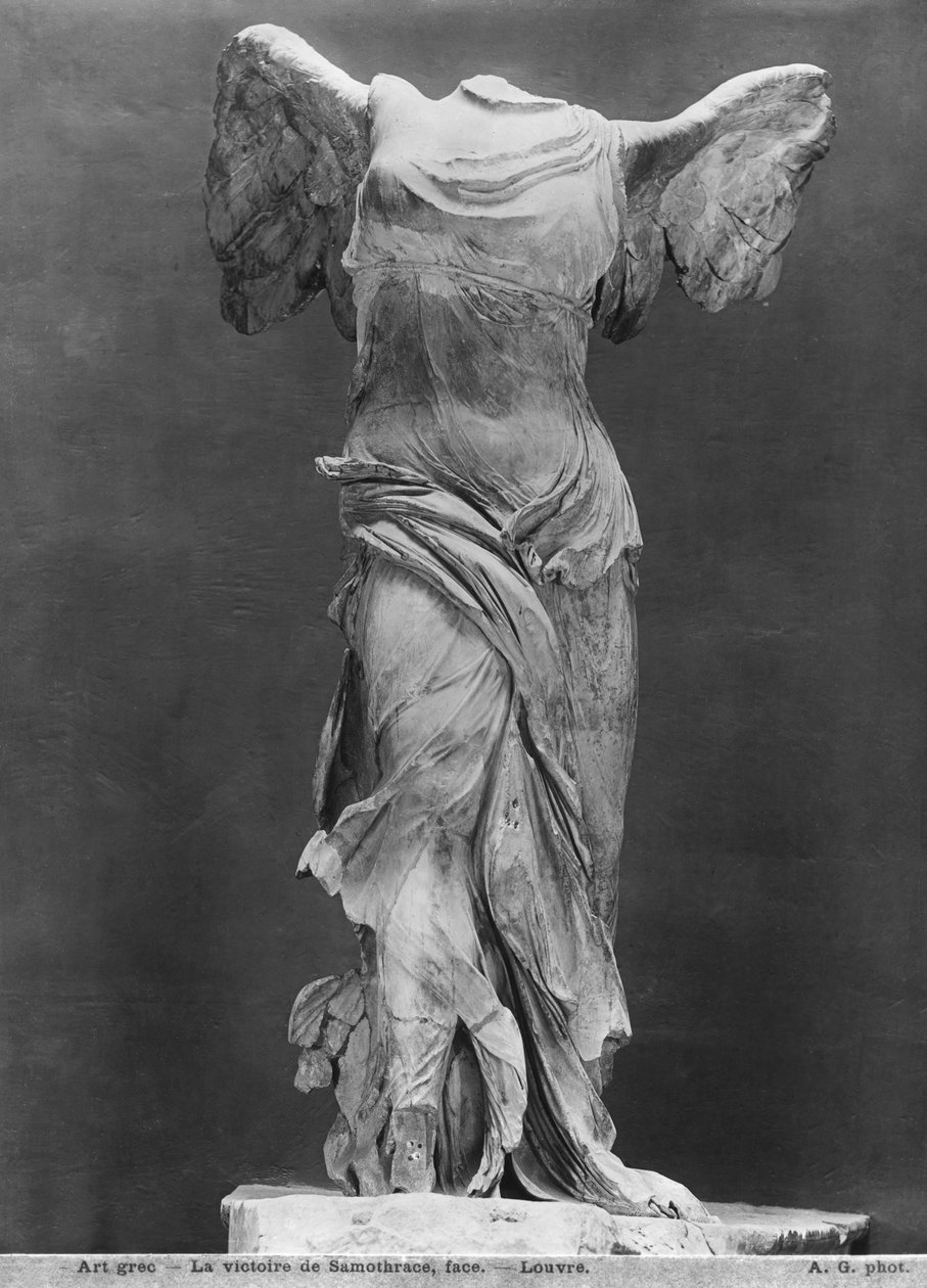 Vue de la Victoire de Samothrace au musée du Louvre, avant 1902 - Adolphe Giraudon