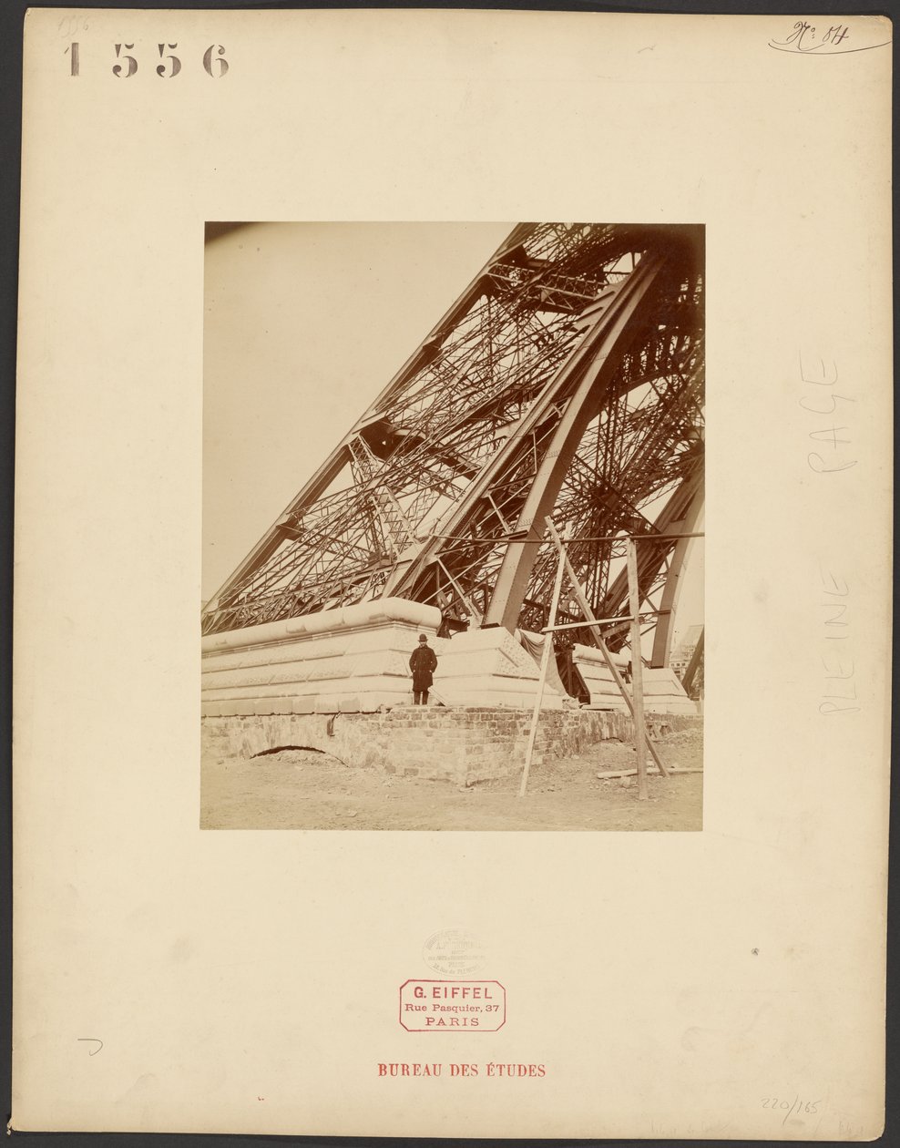 Fondations, poutrelle, ouvrier : Tour Eiffel - Albert Fernique