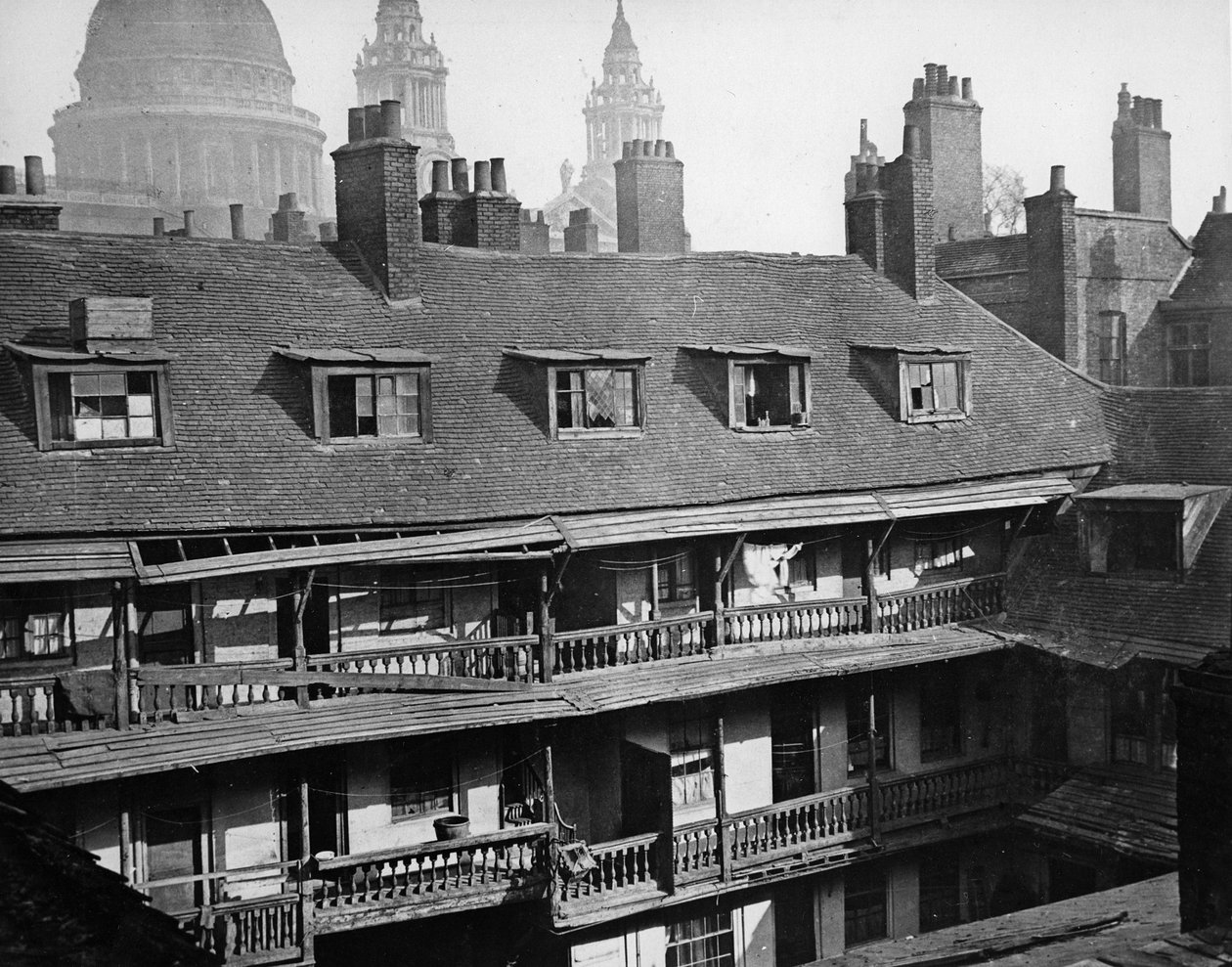 Les Oxford Arms, Warwick Lane, 1875 - Alfred and John Bool