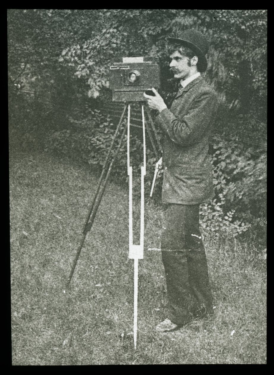 Autoportrait avec appareil photo, trépied et pistolet - Alfred Stieglitz