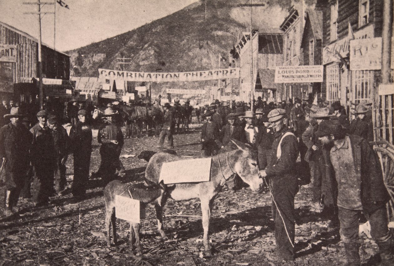 Front Street, Dawson, vers 1898 - American Photographer