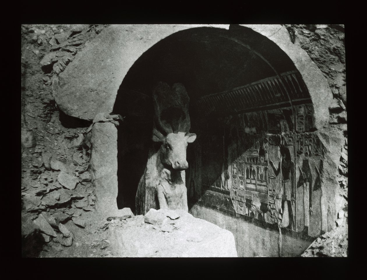 Vache Hathor dans un sanctuaire de la 18e dynastie, Deir El-Bahari - American Photographer