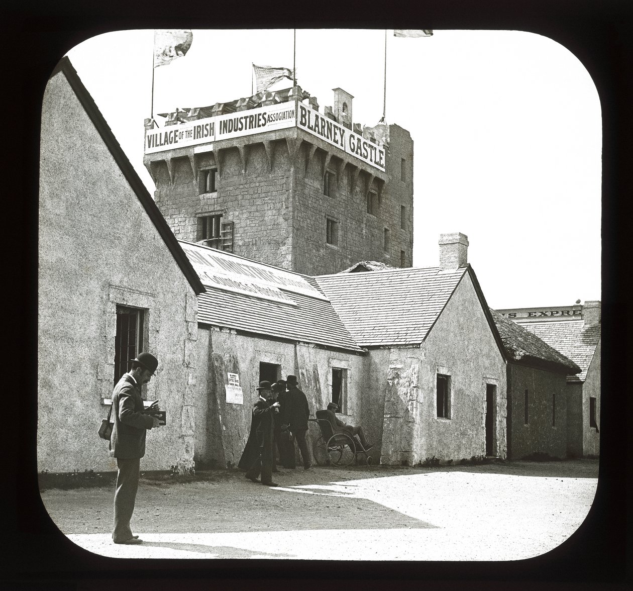 Exposition universelle de Chicago : Village irlandais, Chicago, 1893 - American Photographer