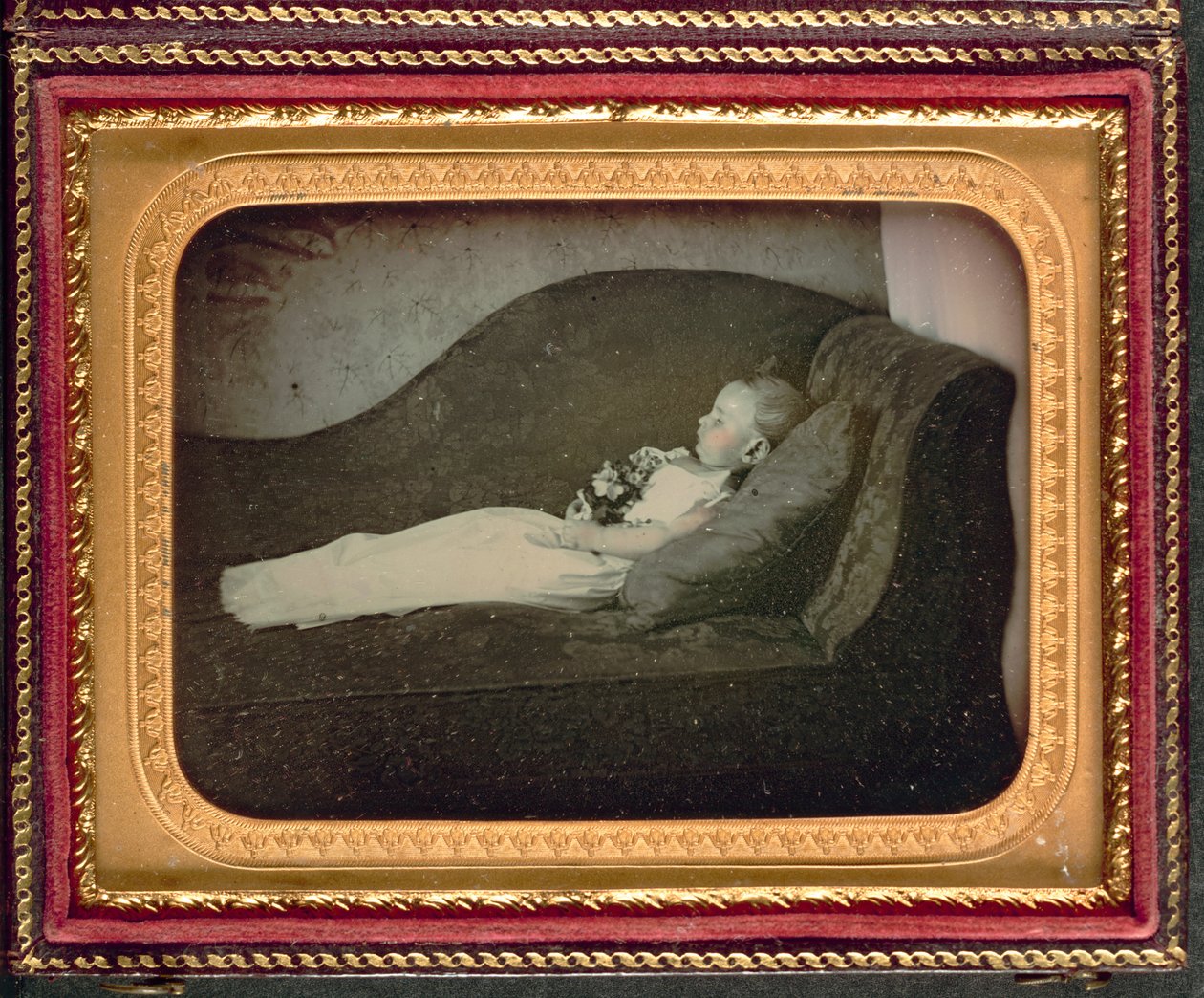 Enfant mort sur un canapé, c.1855 - American Photographer