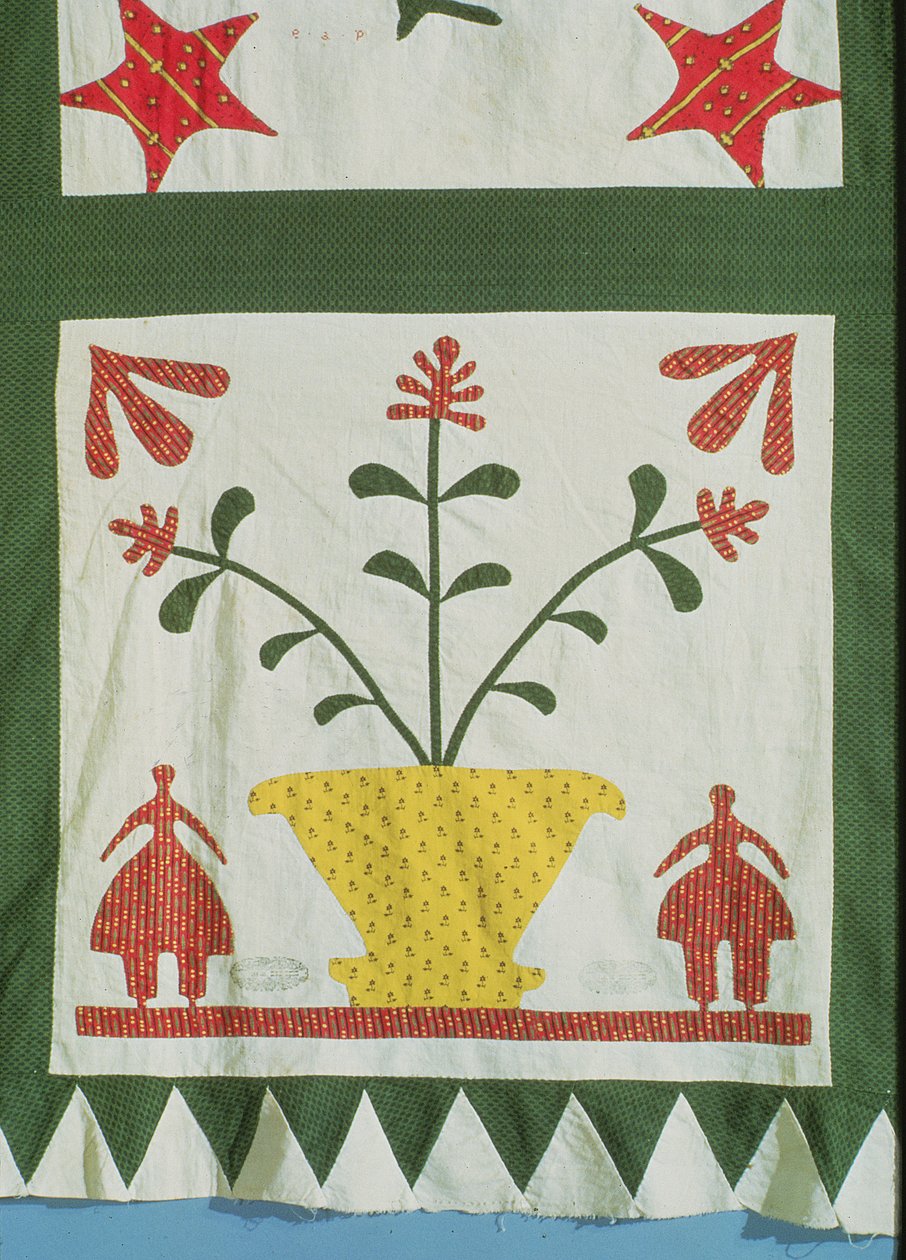 Détail de courtepointe montrant des figures et des fleurs - American School