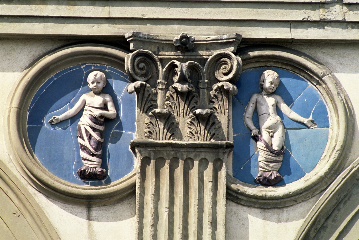 Médaillon et pilastre d