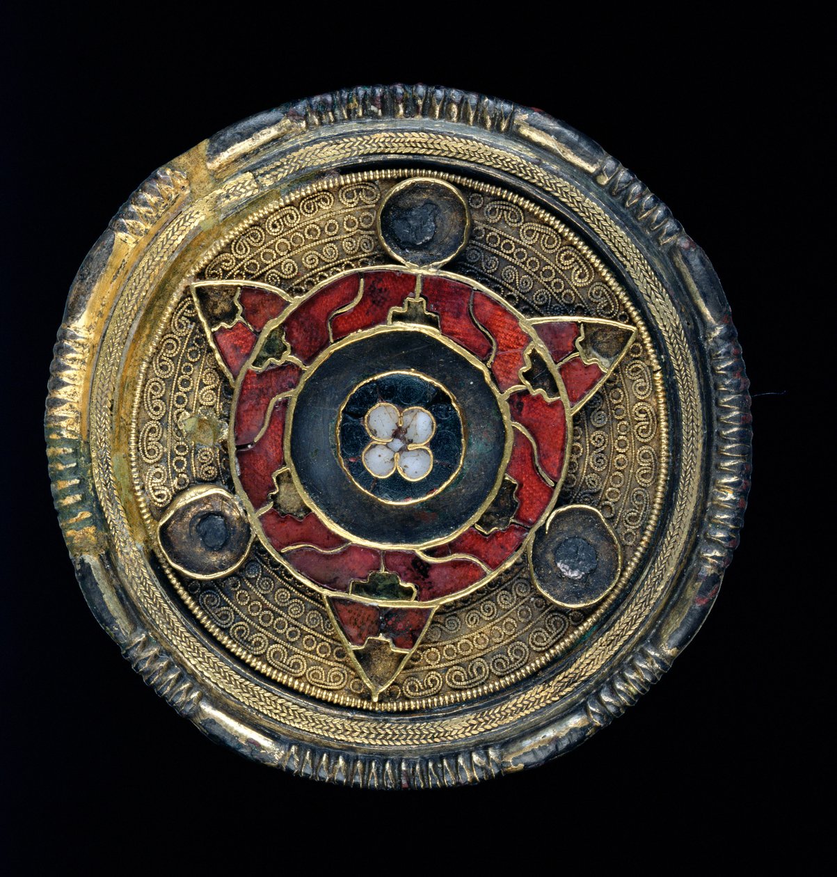 Broche à disque en bijou, 6ème siècle (or, argent et émail cloisonné) - Anglo Saxon