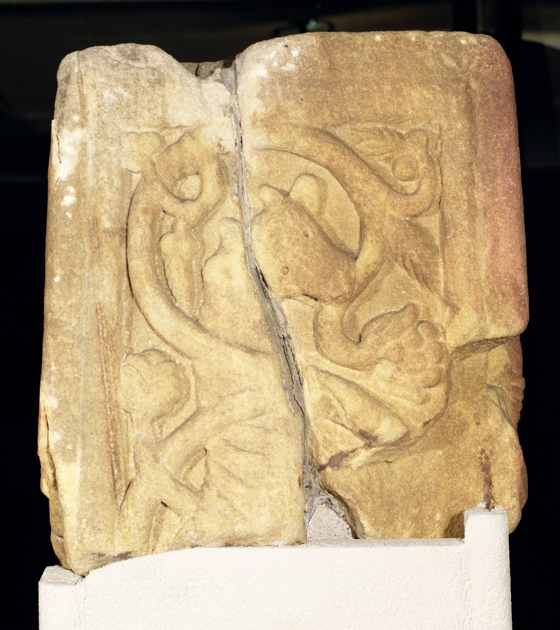 Fragment de la croix de Rothbury, décoré d