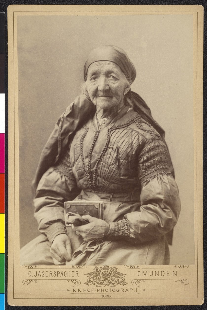 Vieille femme en livrée - Haute-Autriche - Artist Unknown