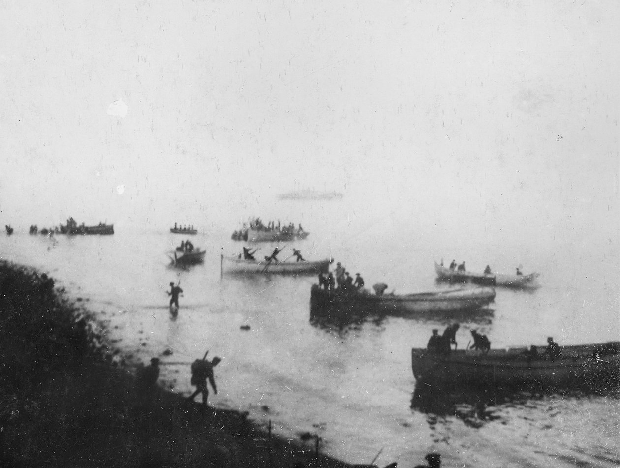 Débarquement à Anzac Cove, c. 1915 - Australian Photographer