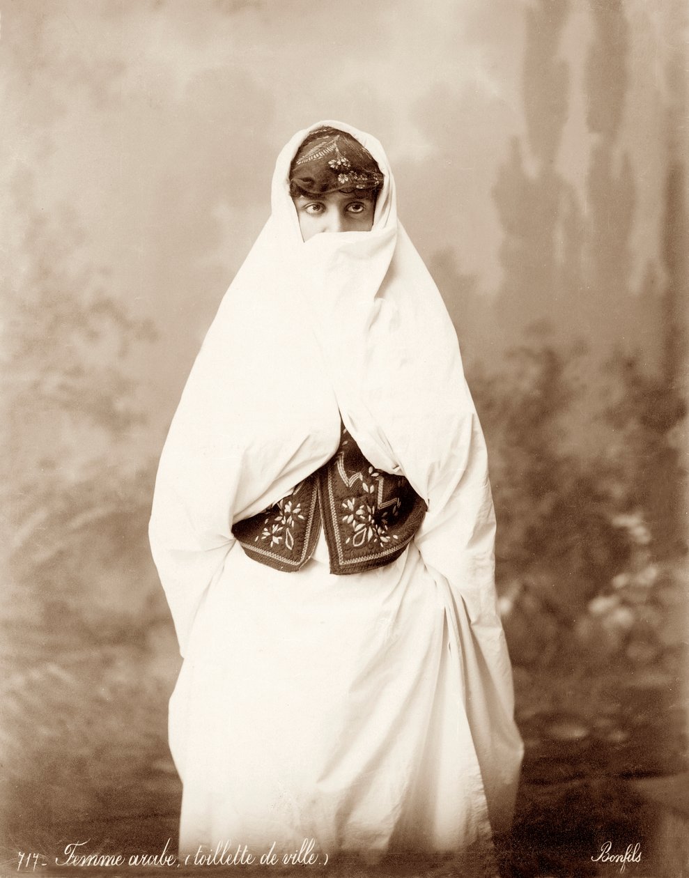 Femme portant un costume palestinien, vers 1867-98 - Bonfils Studio