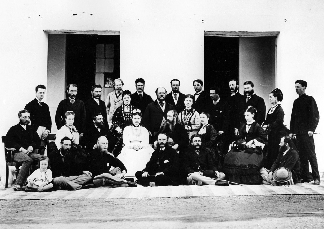 Groupe à Nixons Oodeypore, vers 1871 - British Photographer