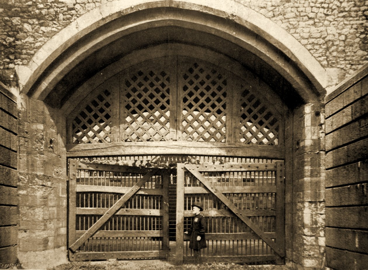 Traitors Gate, Tour de Londres et un Yeoman de la Garde, 1890 - British Photographer