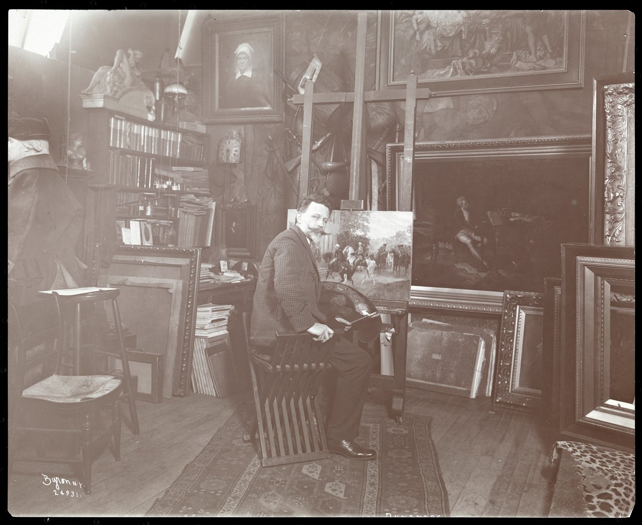 Artiste travaillant sur une peinture, 1907 - Byron Company