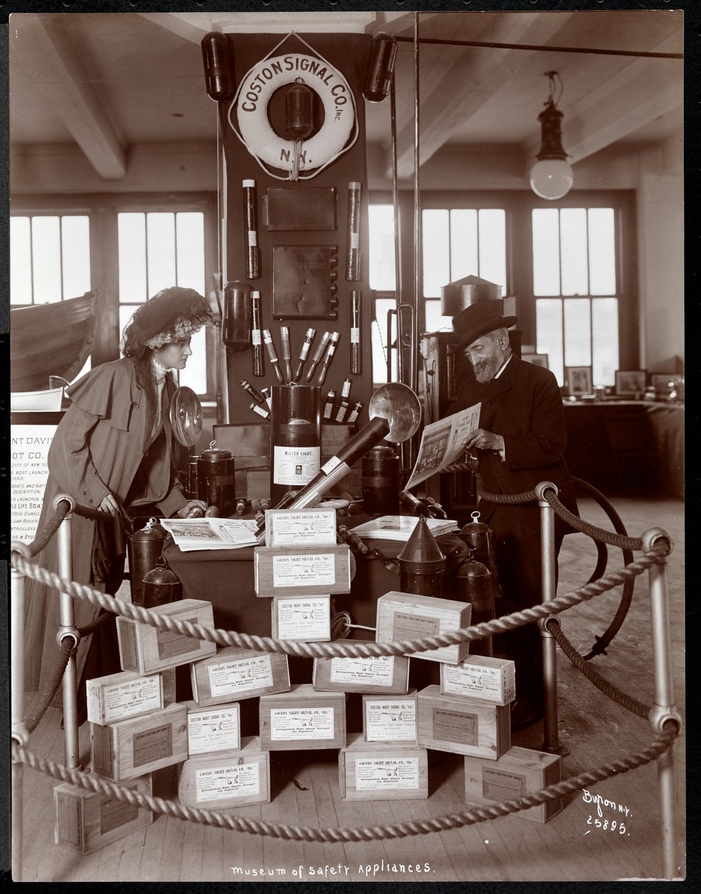 Exposition de la Coston Signal Co. au Musée des appareils de sécurité de l