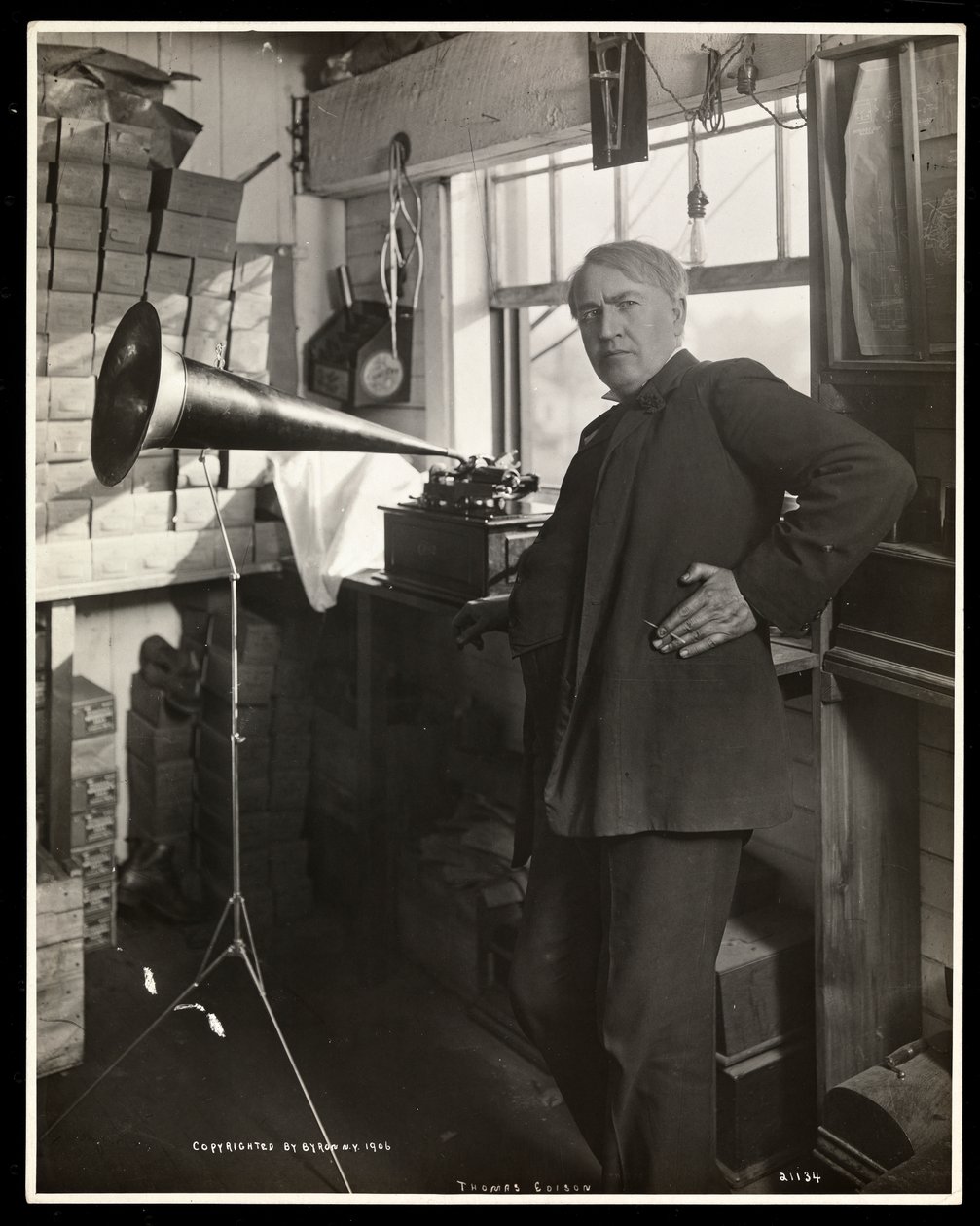 Thomas Edison à côté d