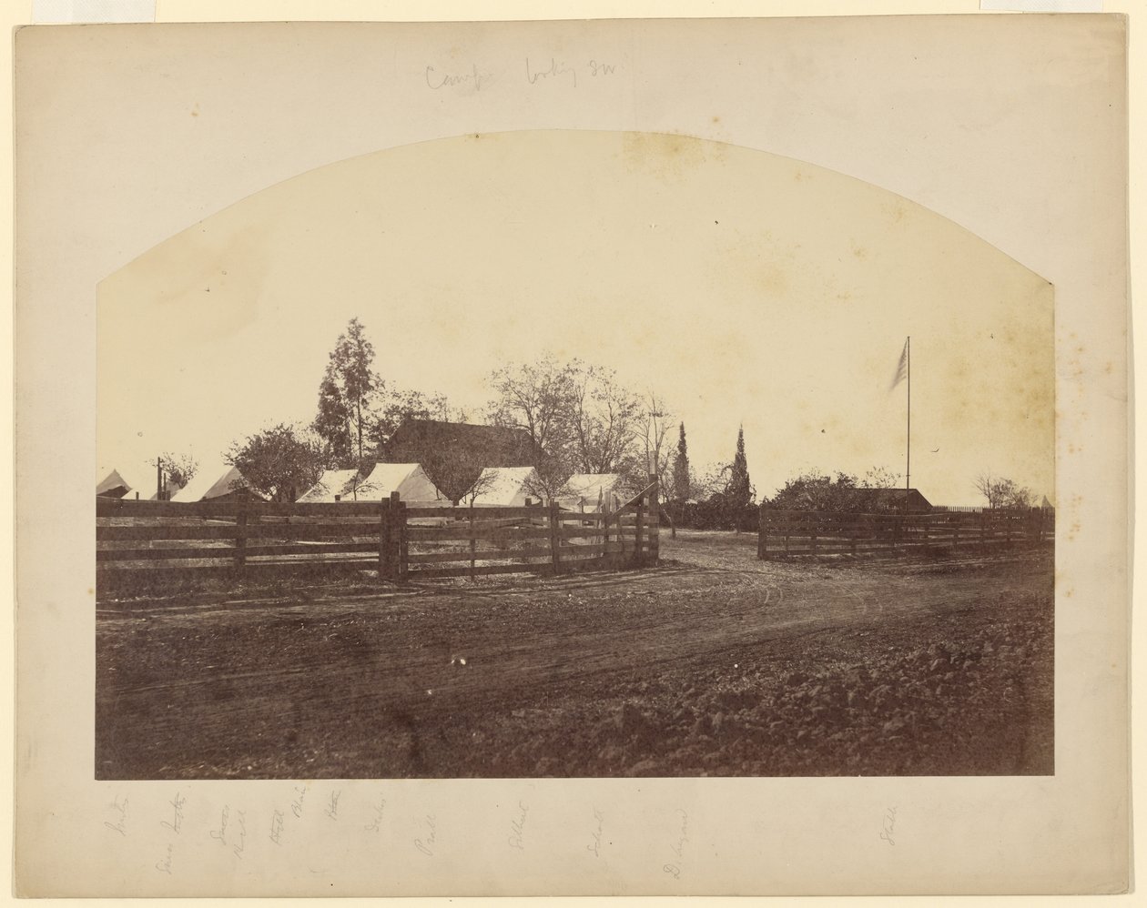 Camp regardant vers le sud-ouest - Carleton Watkins