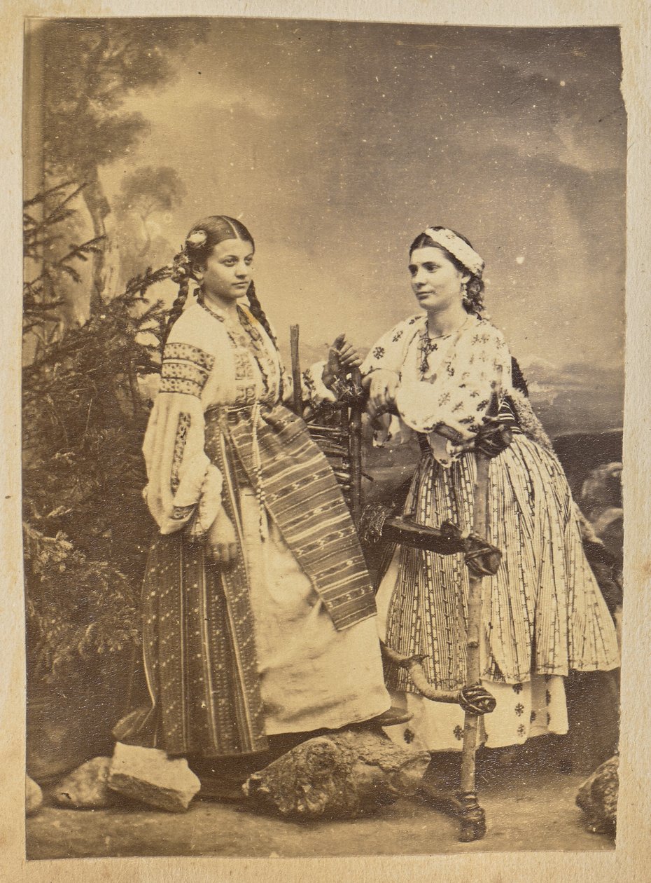 [Portrait de deux femmes gitanes roumaines]. - Carol Szathmari