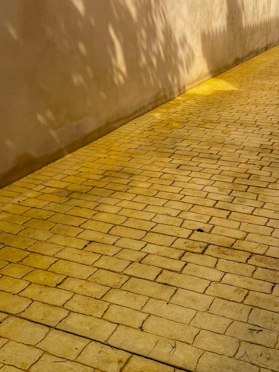 Composition - Trottoirs et ombres, 2022 (photo) - Cécile Jamet