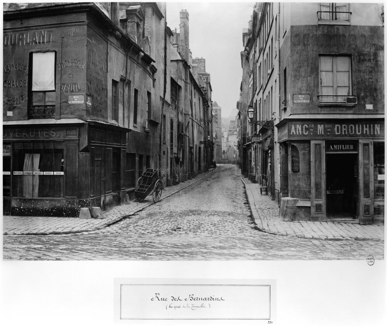 Rue des Bernardins depuis le Quai de La Tournelle, Paris entre 1858-78 - Charles Marville