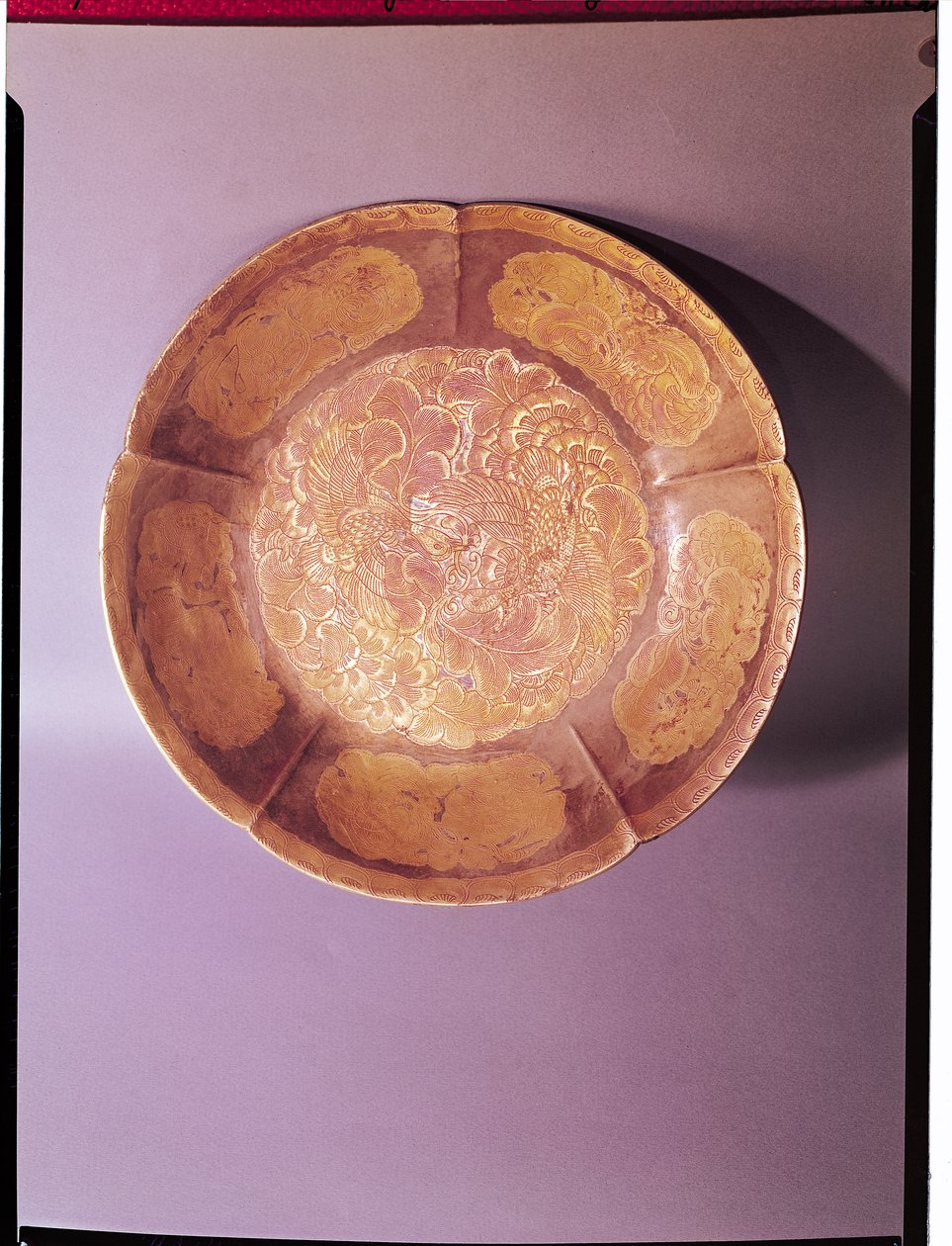 Plat gravé, dynastie Tang - Chinese School