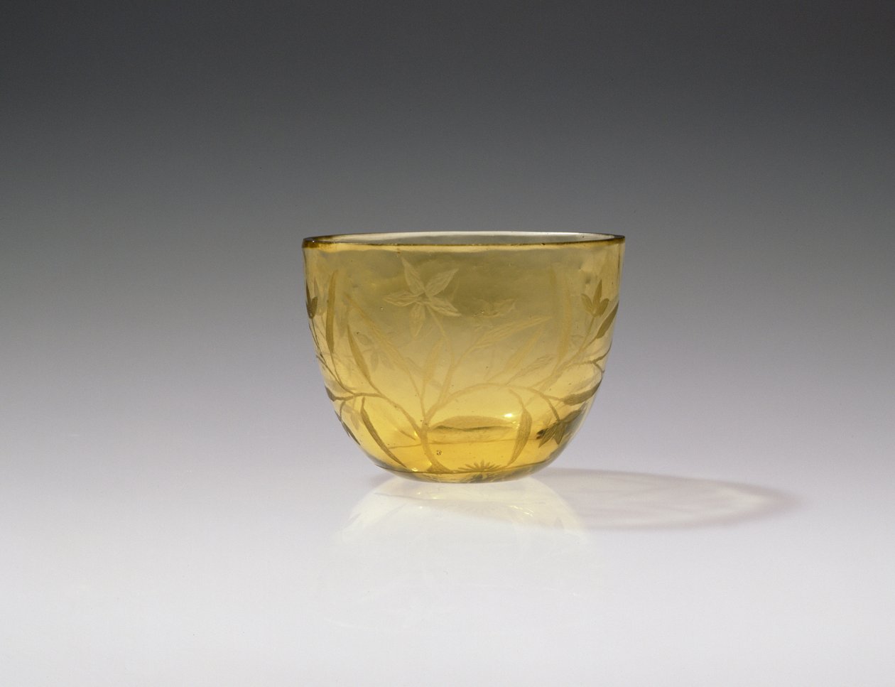 Coupe à vin, période Yongzheng, 1723-35 (verre jaune) - Chinese School