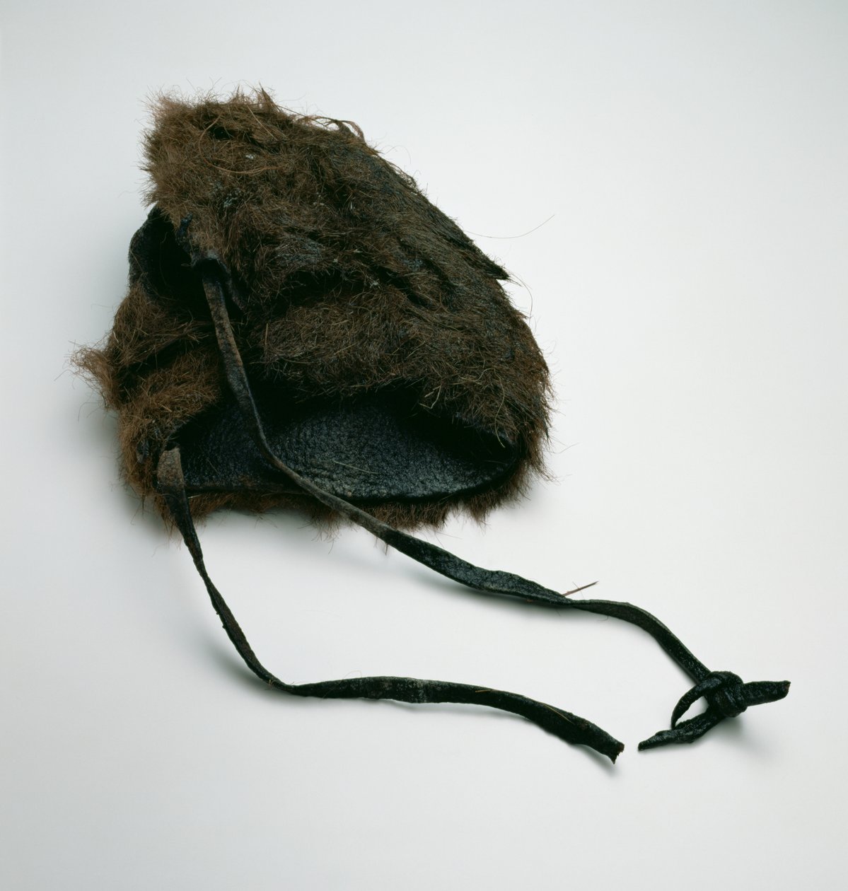 Bonnet ou capuche trouvée avec l