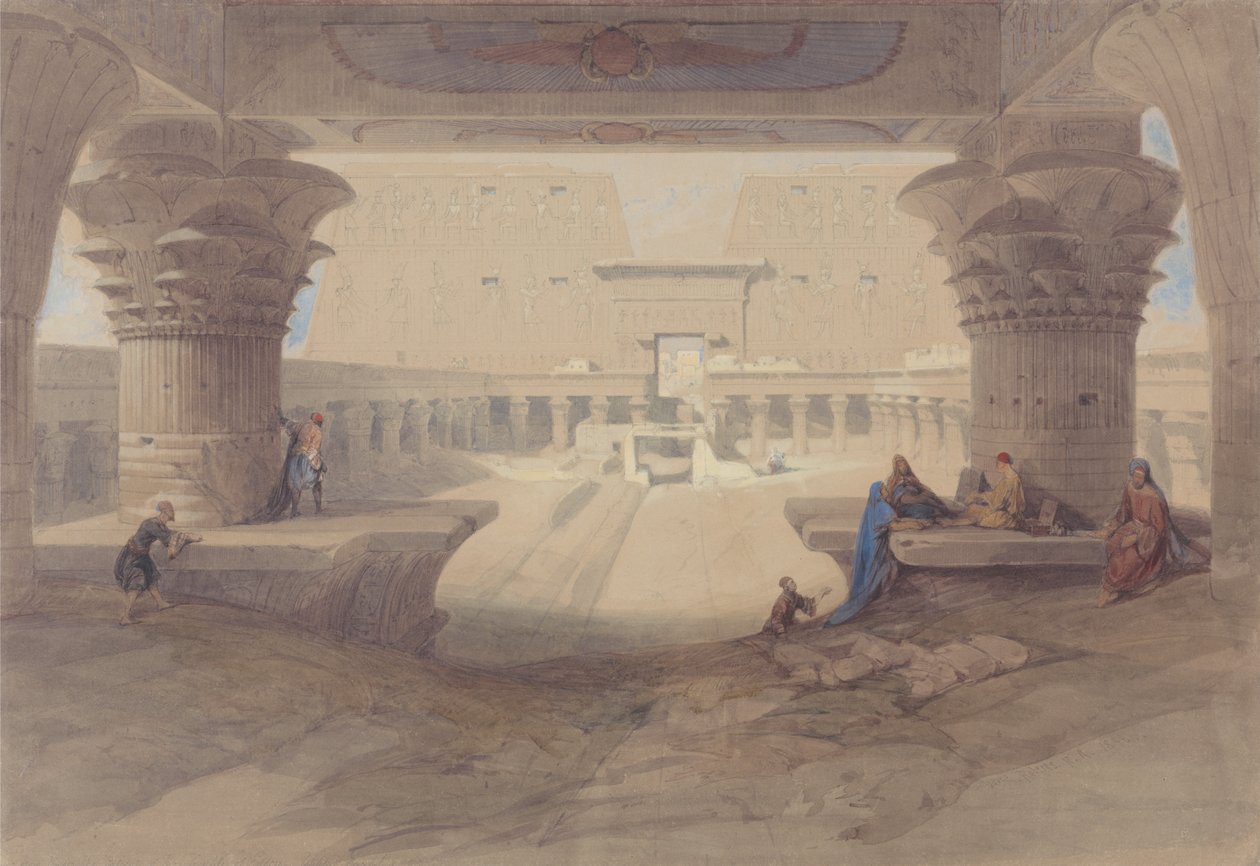 Sous le portique du temple d
