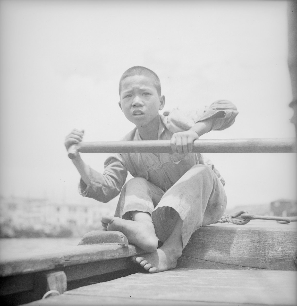 Un garçon de sampan à Hong Kong - David Watkin Waters