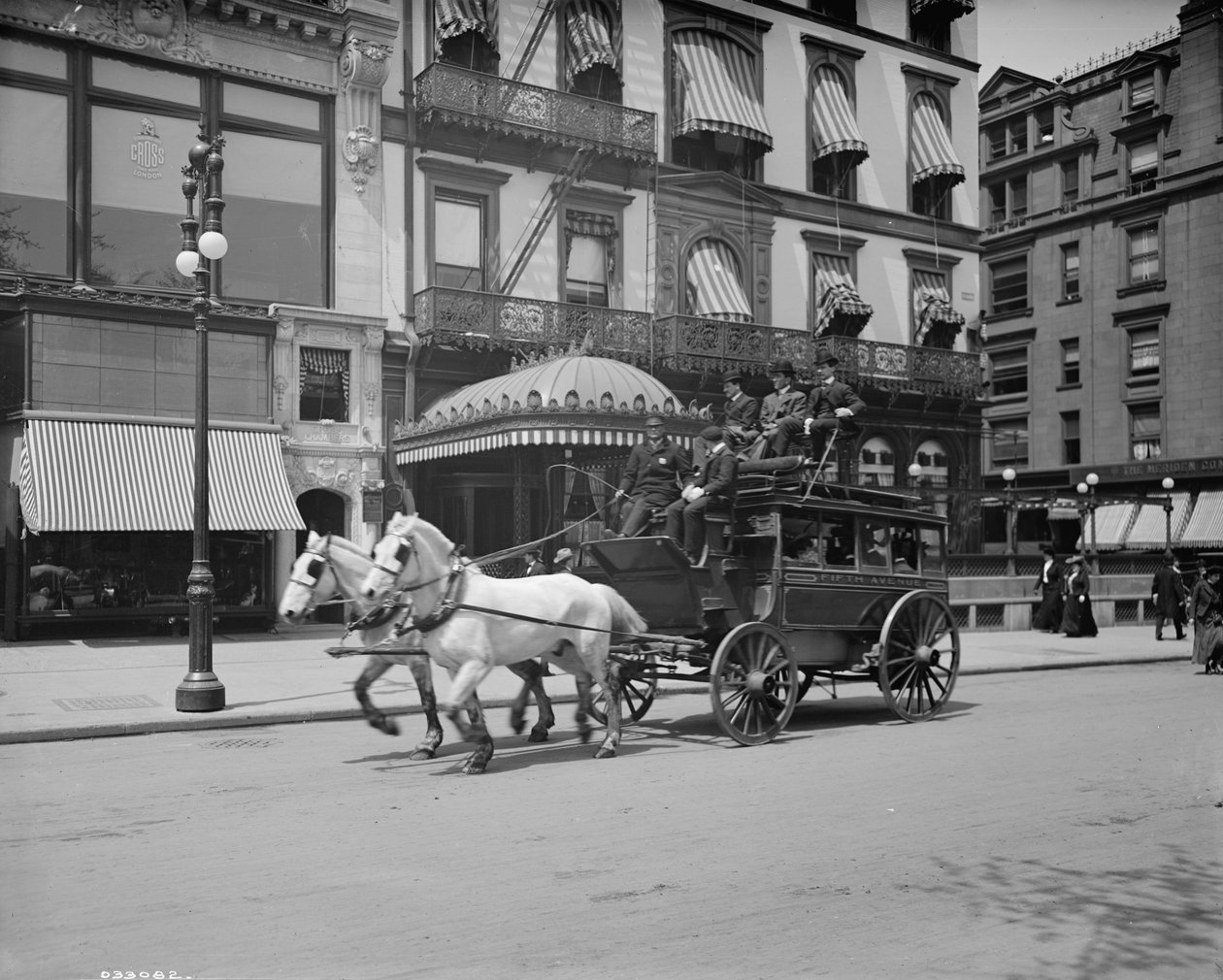 Une scène de la 5e Avenue, New York, vers 1900-10 - Detroit Publishing Co.