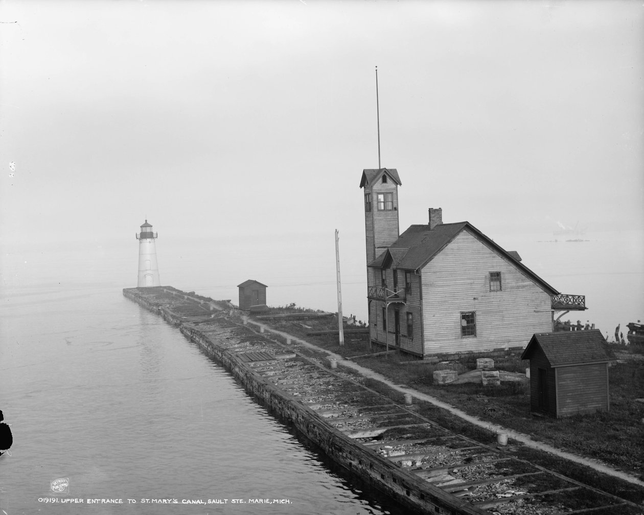 Entrée du canal Sainte-Marie, Sault Ste. Marie, Michigan, vers 1900-06 - Detroit Publishing Co.