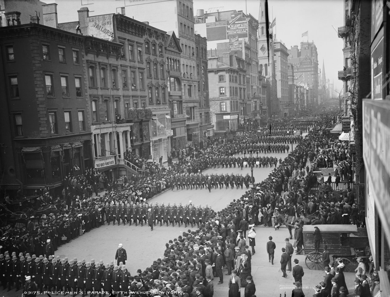 Parade des policiers, Fifth Avenue, New York, vers 1900-05 - Detroit Publishing Co.