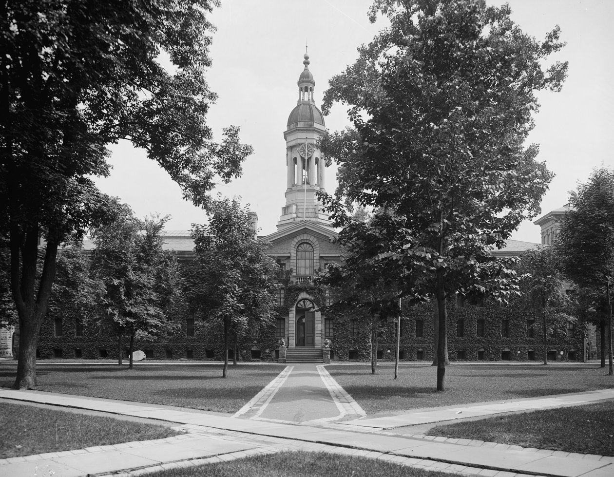 Nassau Hall, Université de Princeton, N.J., vers 1903 - Detroit Publishing Co.