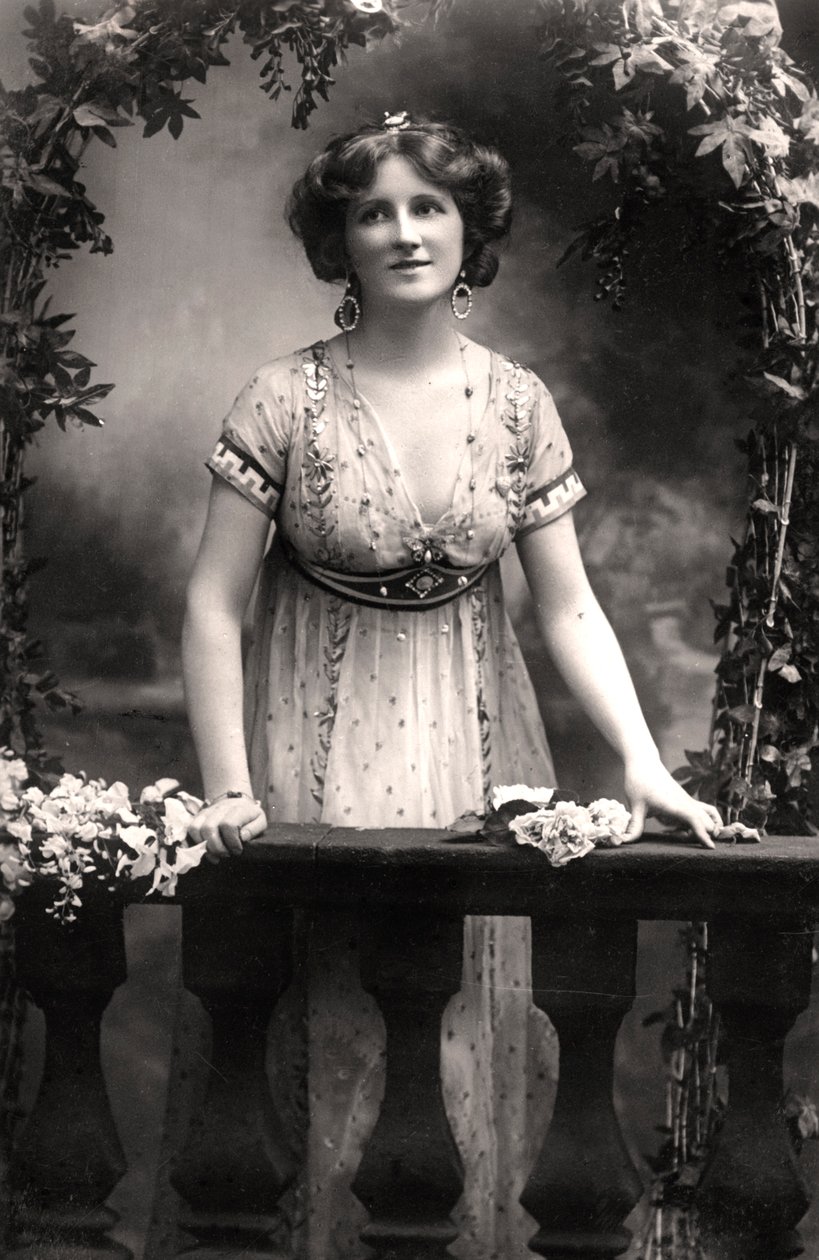 Nina Sevening, actrice, années 1900 - Dover Street Studios