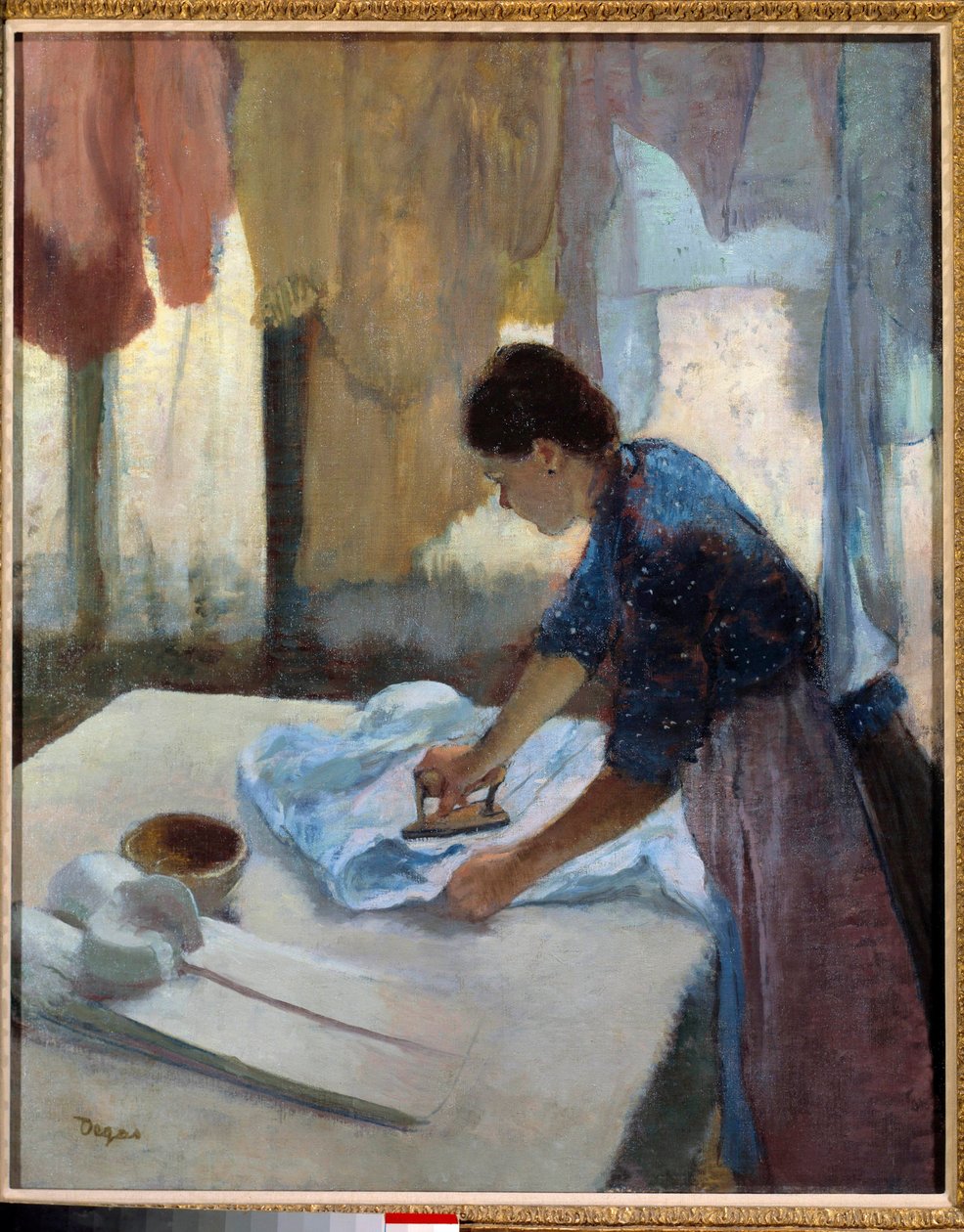 Femme repassant à contre-jour - Edgar Degas