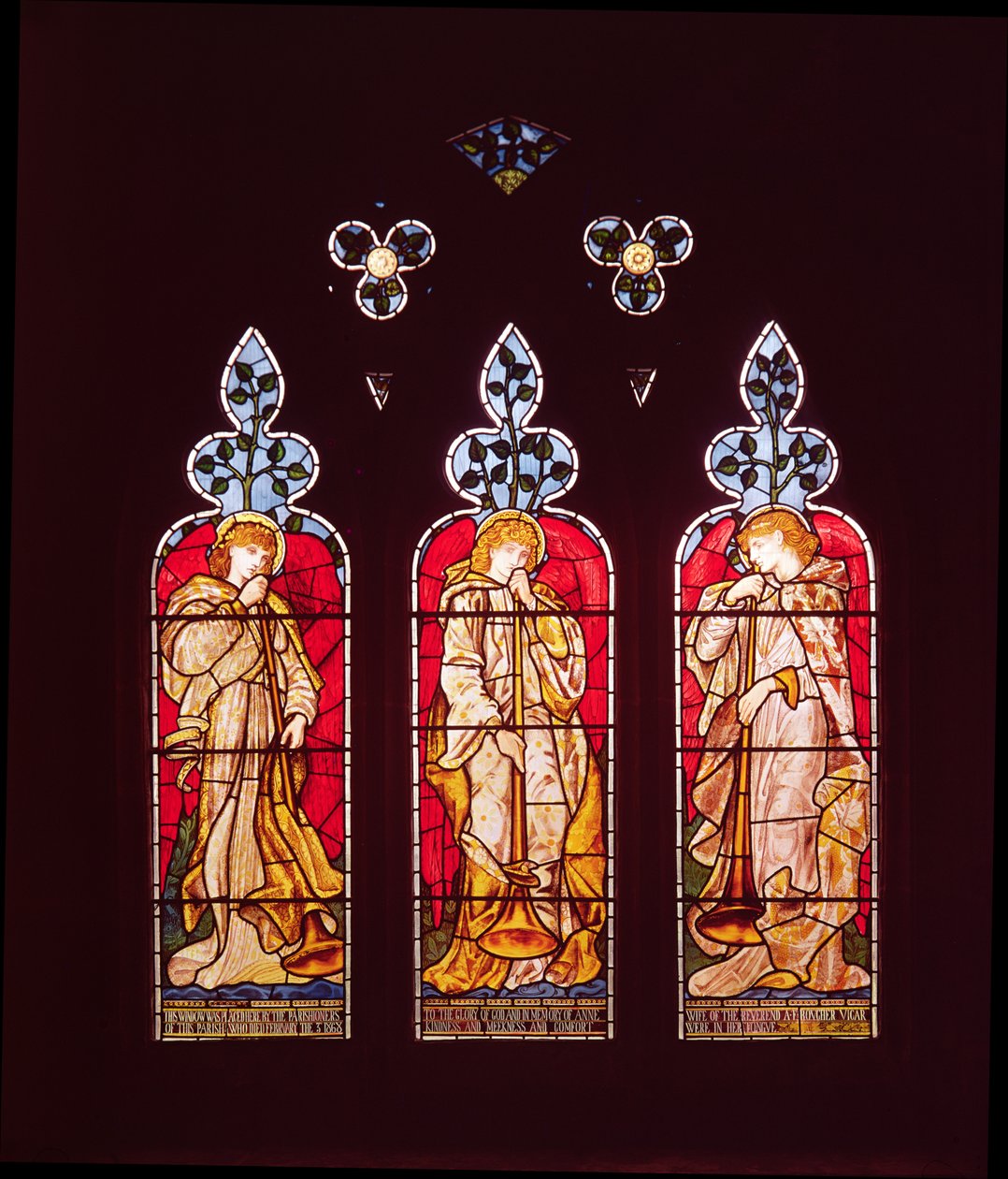 Trois anges trompettistes, fenêtre de l