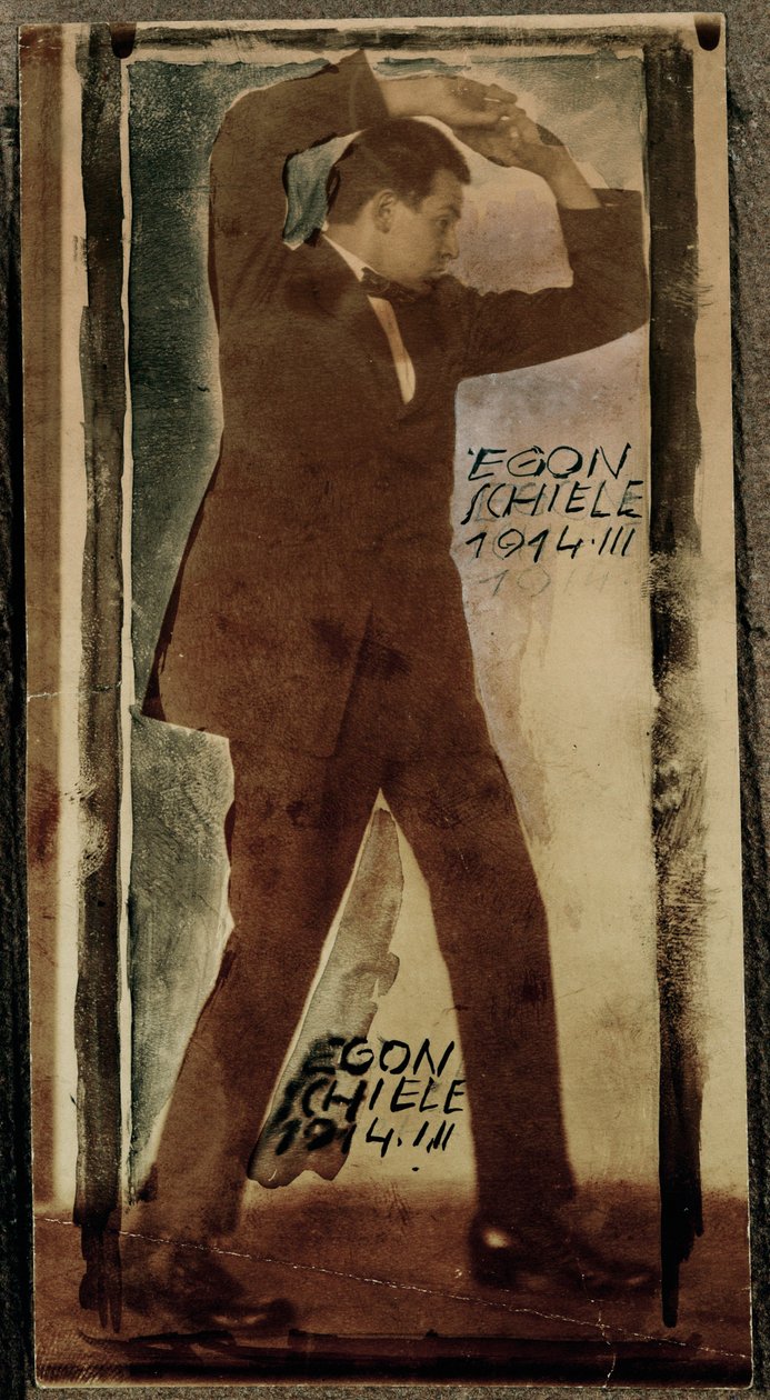 Egon Schiele, les bras levés ... (photo) - Egon Schiele